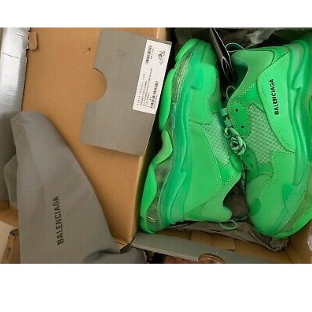 Green Balenciaga ✅ (Negotiable)